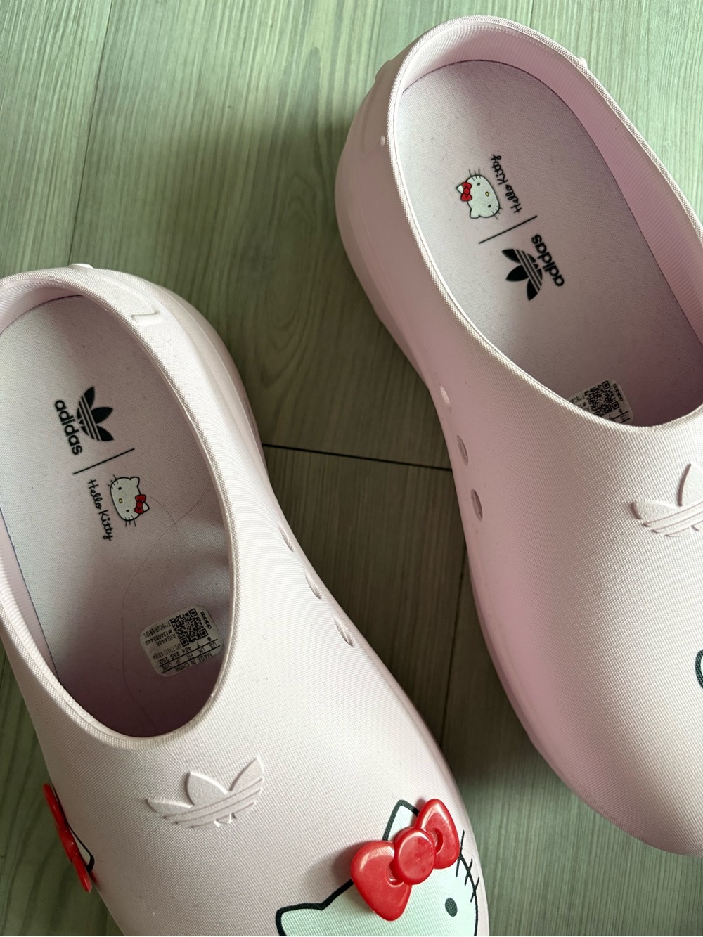 adidas Pink Hello Kitty Slip-On Clogs with Red Bow Accent - Picture 3 of 3